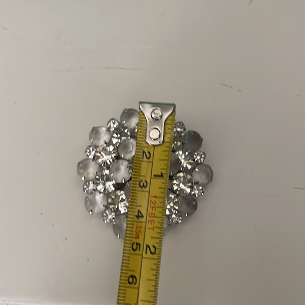 White and Crystal Pin by Lisa - Picture 6 of 7